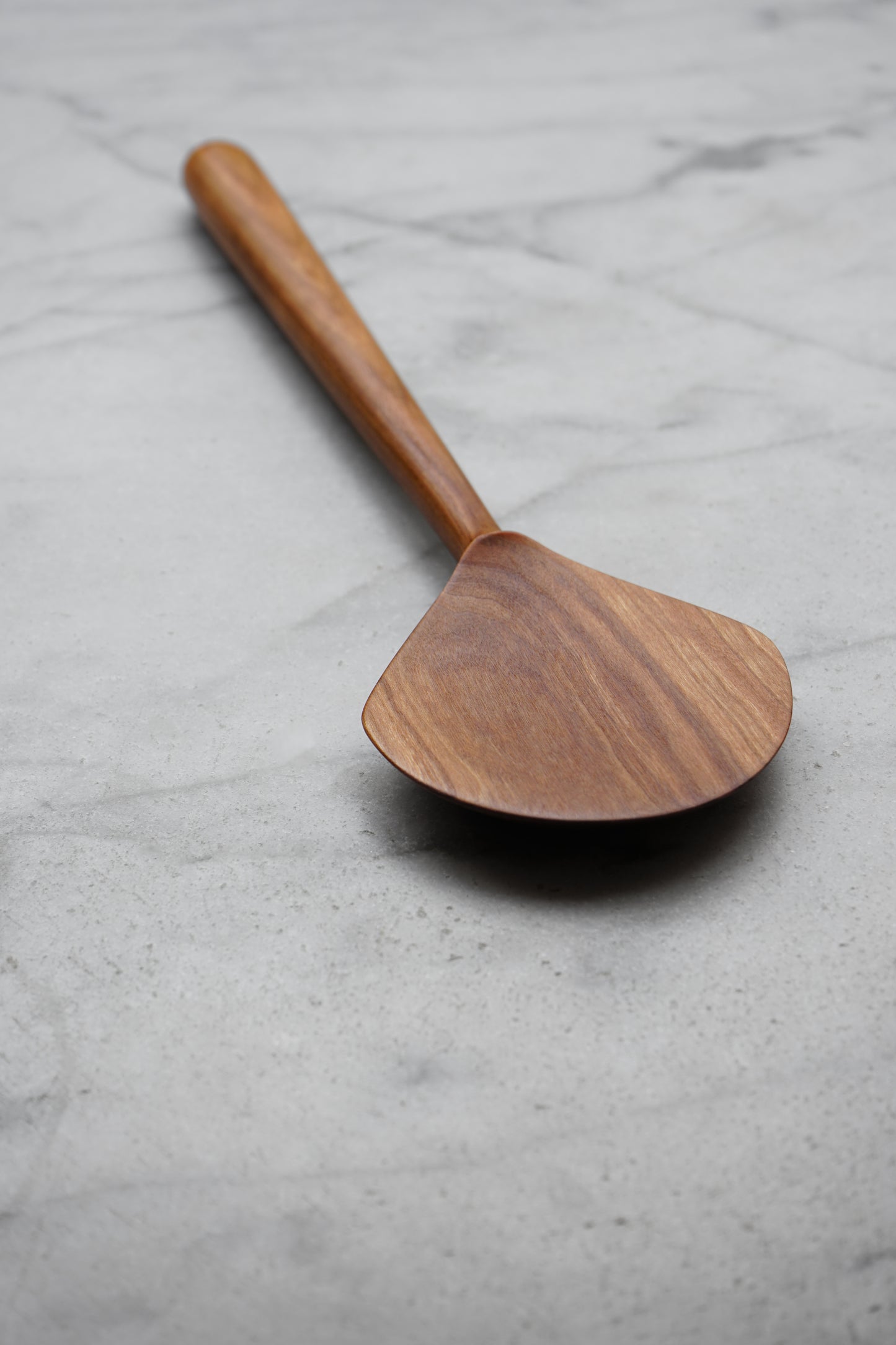 Shell Cooking Spatula - Cherry Wood